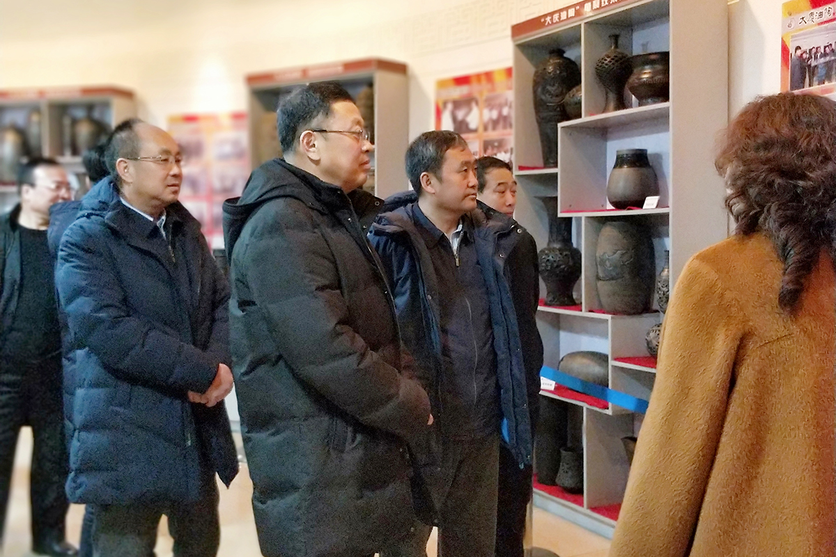 油田公司纪委书记罗文柱,省审计厅副厅长孙景山,省委党校副校长周英东