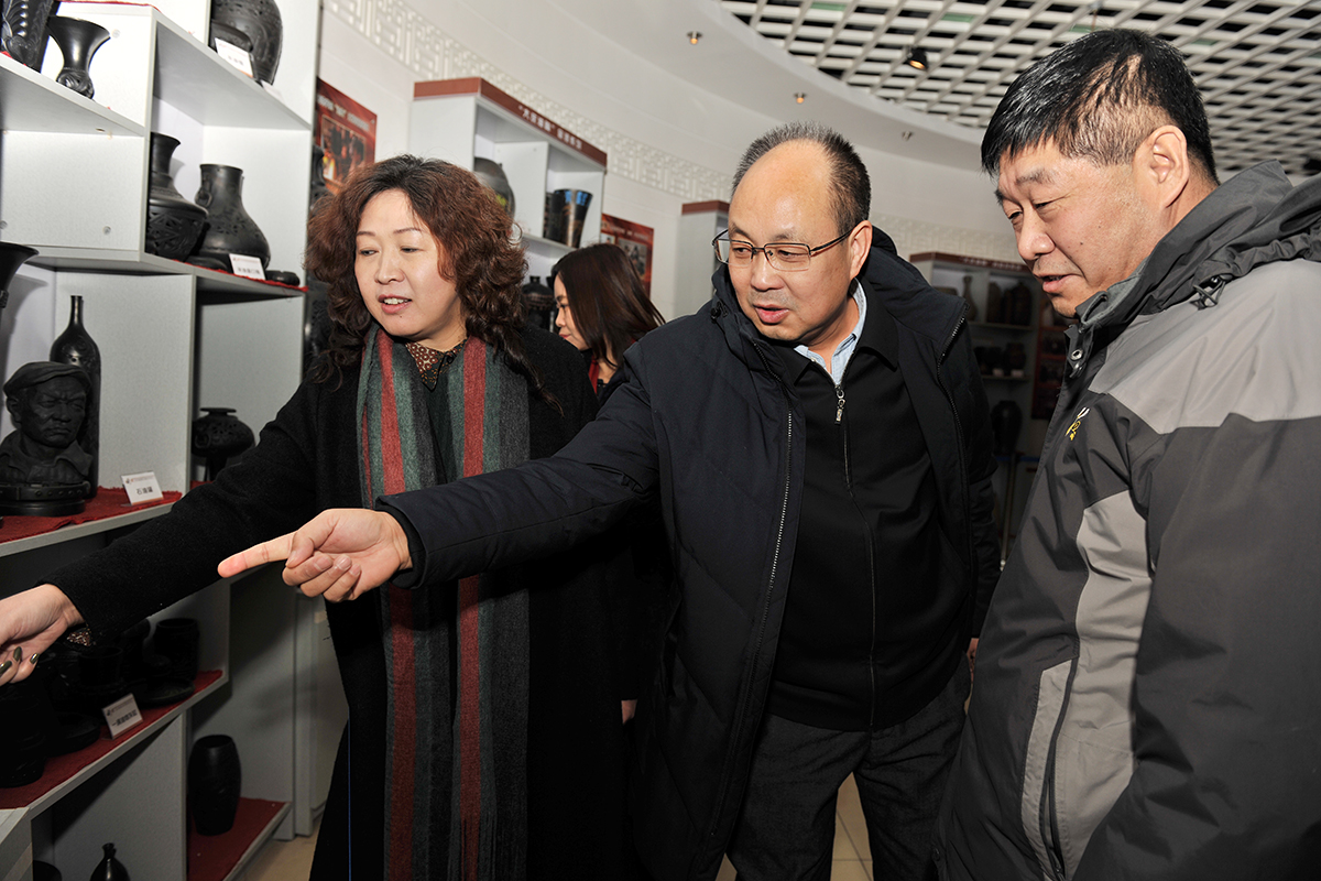 油田公司纪委书记罗文柱,省审计厅副厅长孙景山,省委党校副校长周英东