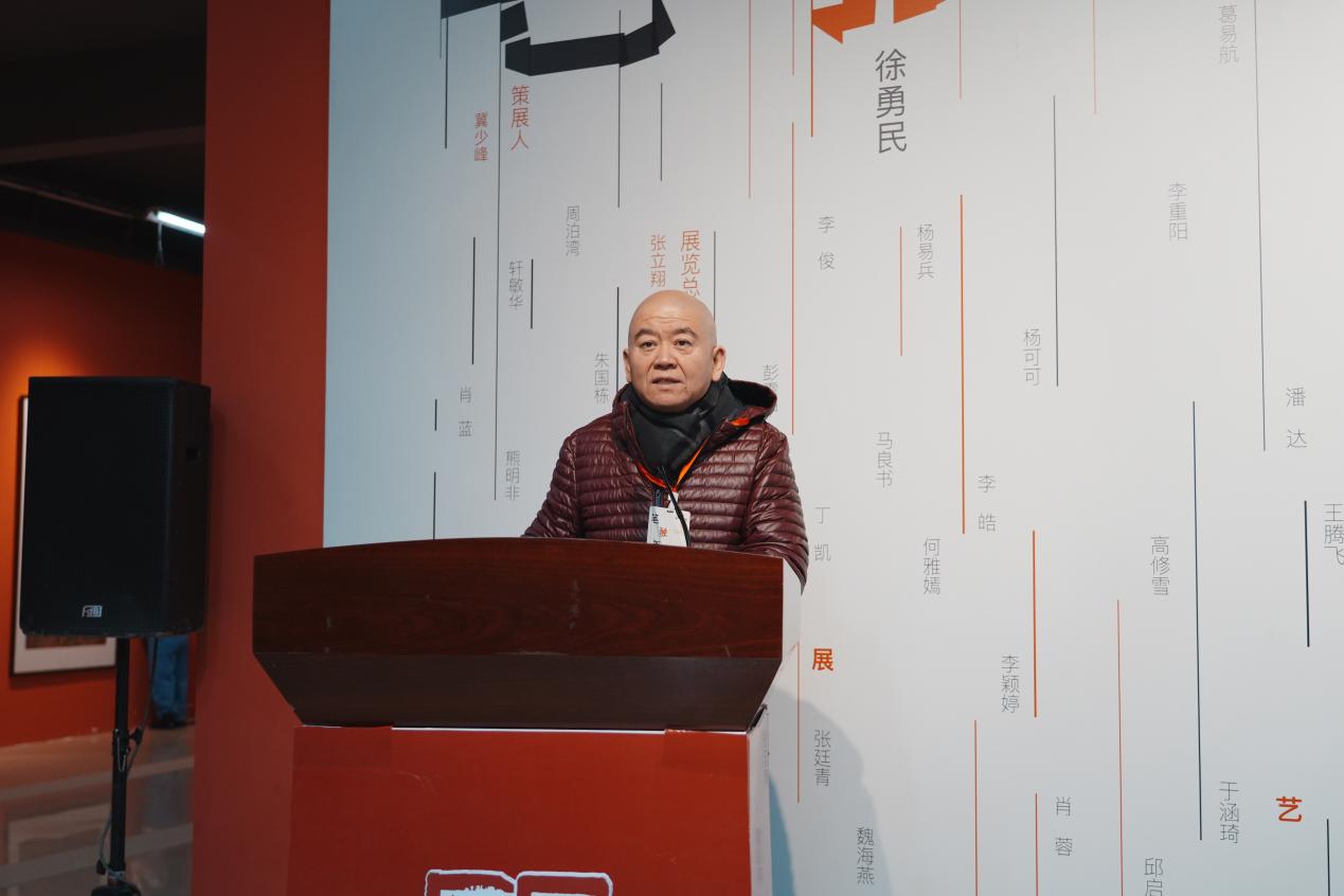 湖北省政协常委、湖北美术馆原馆长、本次画展策展人冀少峰1